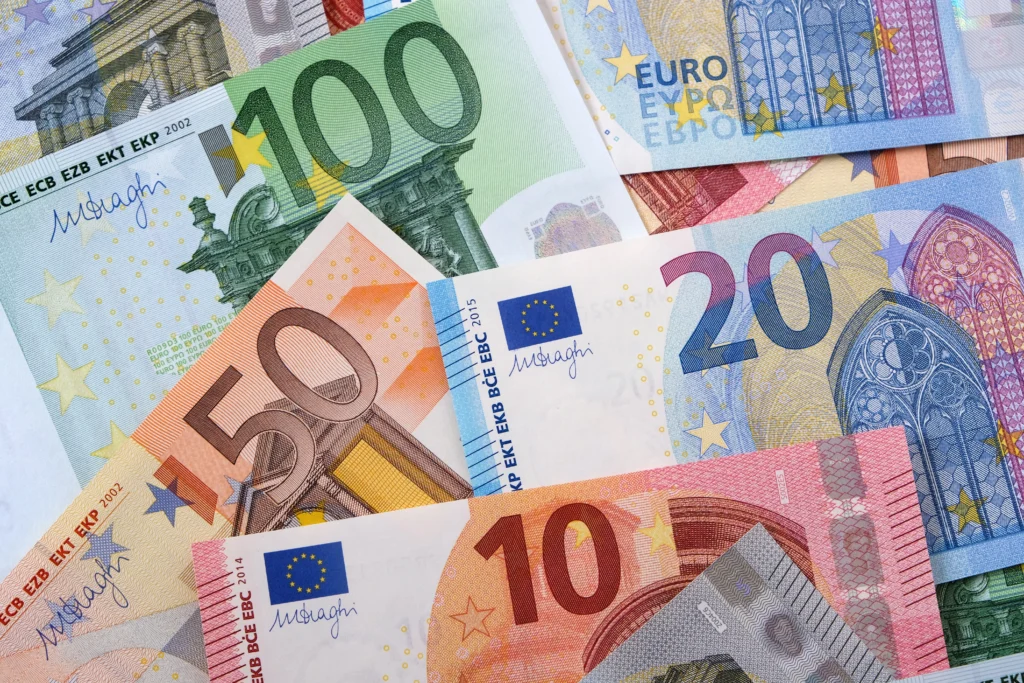 Best Live Currency Exchange Rates Today (USD, EUR, GBP, XAUUSD) – Convert & Forecast 2025